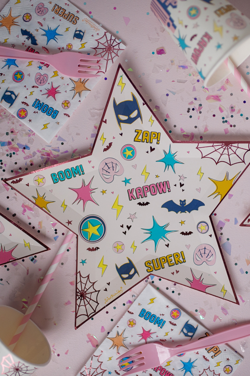Great Pretenders Party Supplies - Paper Plates 8pk - Superhero Star - Large-Mountain Baby